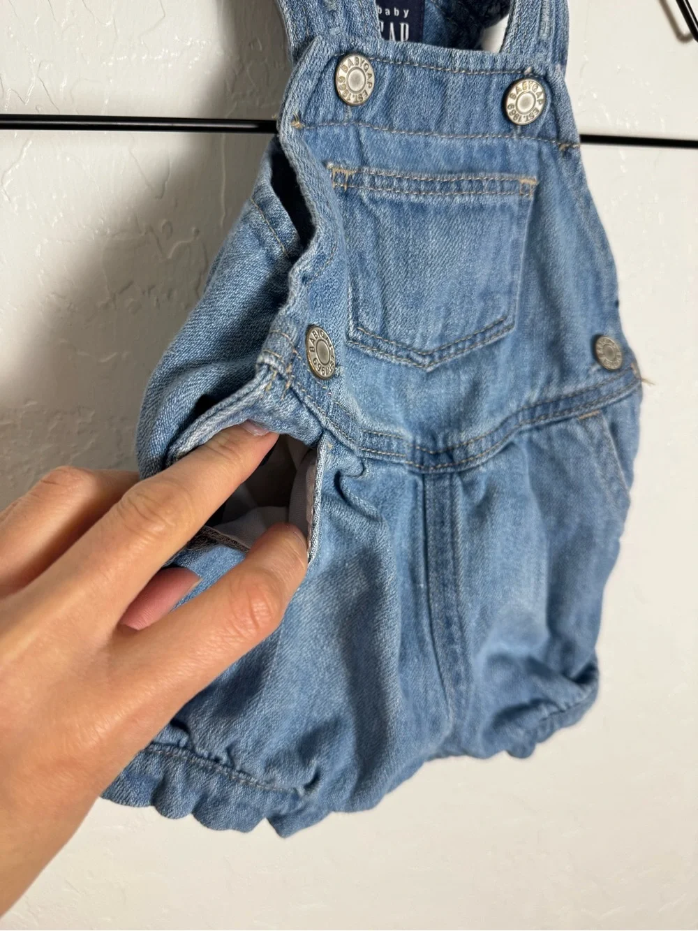 Baby GAP Denim Ruffle Bubble Shortalls Overalls Blue Light Wash 0-3 Months
